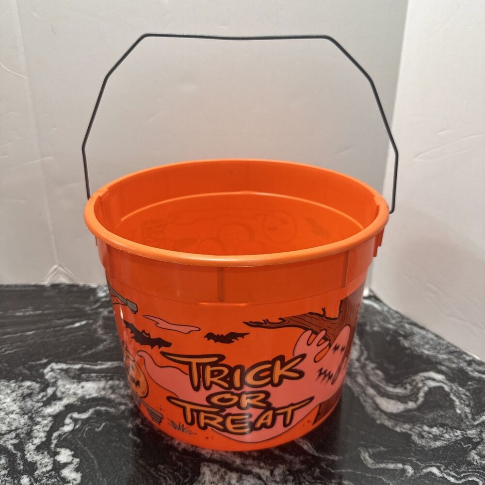 Vintage Halloween Candy Trick or Treat Bucket Pail Plastic RARE Metal Handle